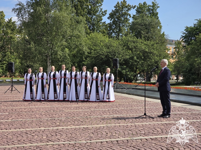 В Петрозаводске заместитель начальника регионального управления Росгвардии почтил память защитников Отечества
