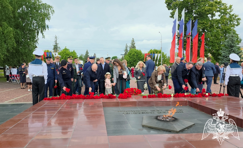 В Петрозаводске заместитель начальника регионального управления Росгвардии почтил память защитников Отечества