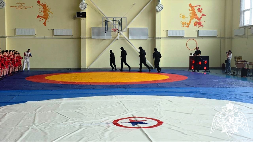Бойцы СОБР «Карху» выступили на церемонии открытия турнира по самбо