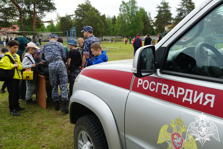 В День России карельские росгвардейцы рассказали гражданам о своей службе