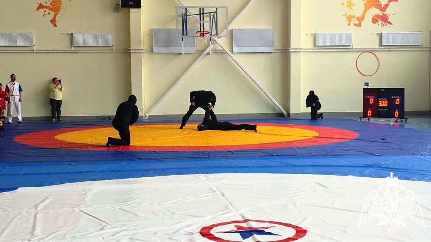 Бойцы СОБР «Карху» выступили на церемонии открытия турнира по самбо