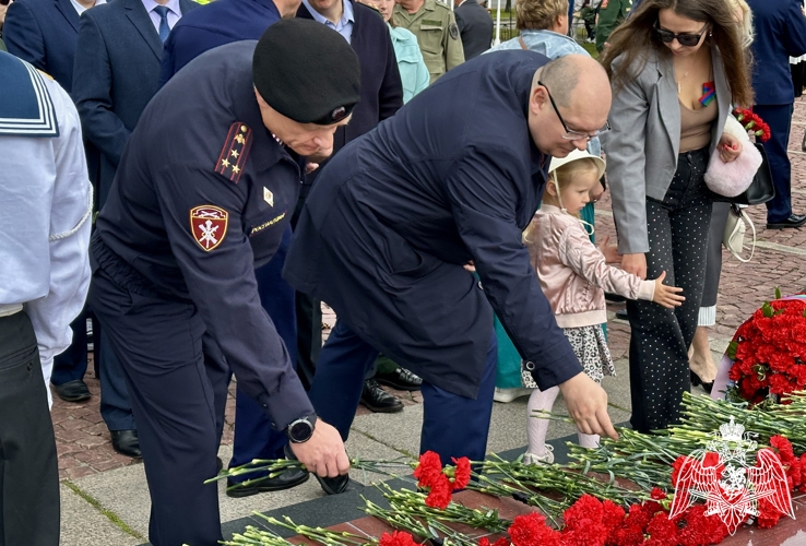 В Петрозаводске заместитель начальника регионального управления Росгвардии почтил память защитников Отечества