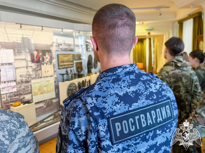 Карельские росгвардейцы посетили экспозицию Национального музея