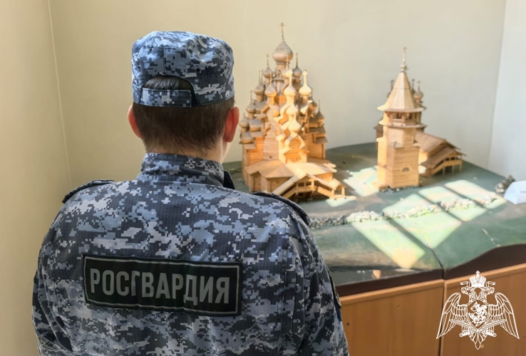 Карельские росгвардейцы посетили экспозицию Национального музея