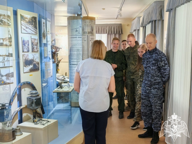 Карельские росгвардейцы посетили экспозицию Национального музея