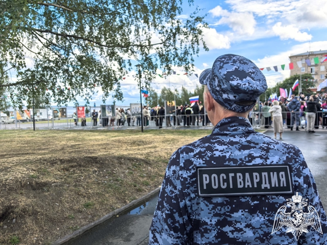 В Карелии личный состав территориального управления Росгвардии принял участие в праздновании Дня флага
