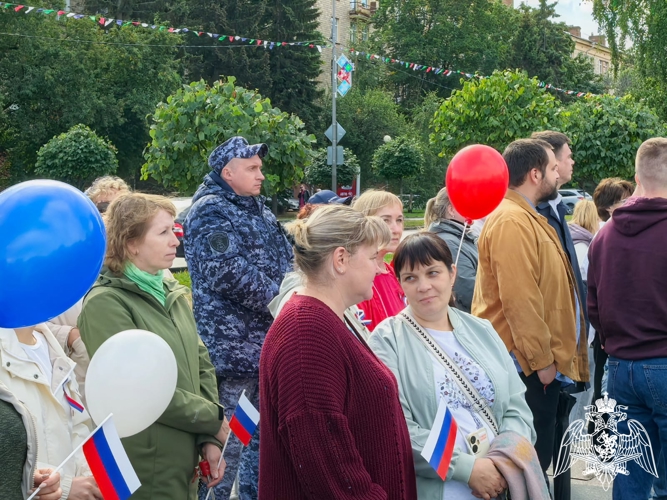 В Карелии личный состав территориального управления Росгвардии принял участие в праздновании Дня флага