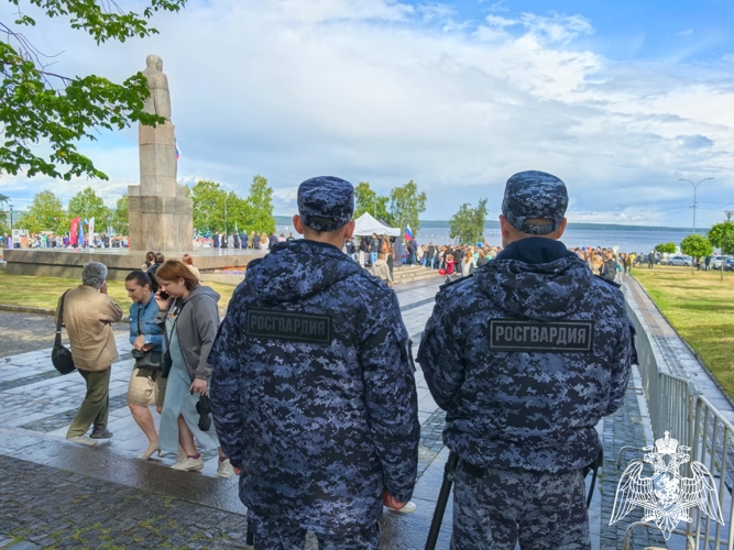 В Карелии личный состав территориального управления Росгвардии принял участие в праздновании Дня флага