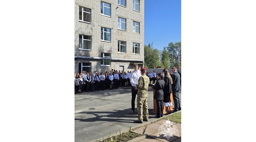 В Карелии руководство территориального управления Росгвардии поздравило студентов с Днем знаний