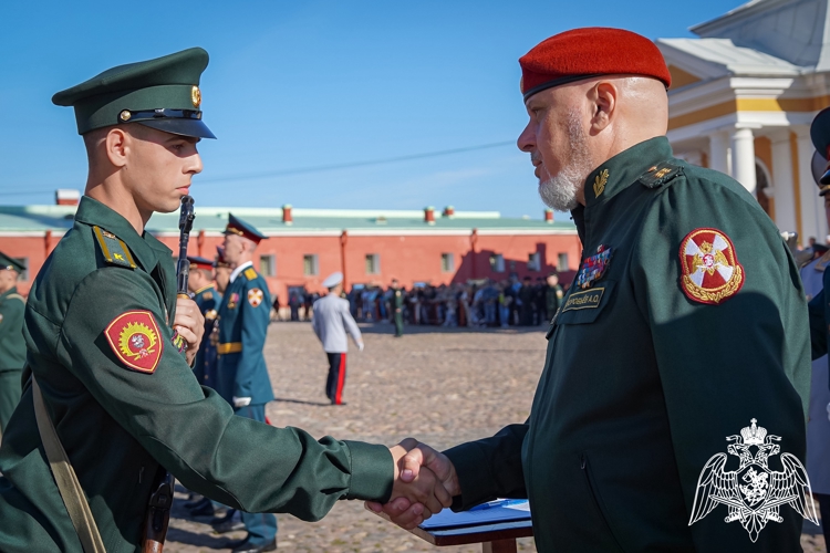 Карельские первокурсники Военной академии Росгвардии приняли Военную присягу в Санкт-Петербурге (ВИДЕО)