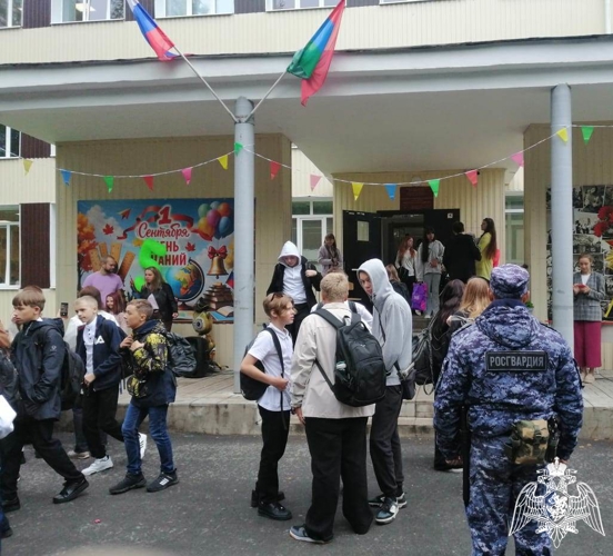 Сотрудники Росгвардии обеспечили безопасность объектов образования Карелии в первый учебный день