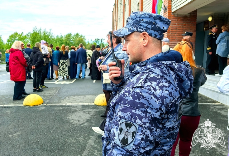 Сотрудники Росгвардии обеспечили безопасность объектов образования Карелии в первый учебный день