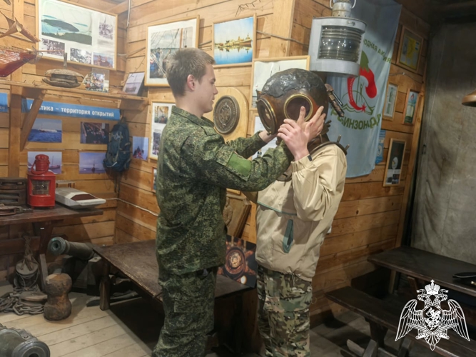 В Карелии личный состав Росгвардии посетил Морской музей