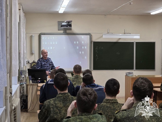 В преддверии Дня призывника карельские росгвардейцы встретились с кадетами