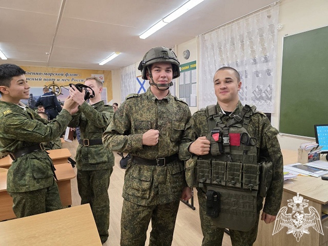 В преддверии Дня призывника карельские росгвардейцы встретились с кадетами