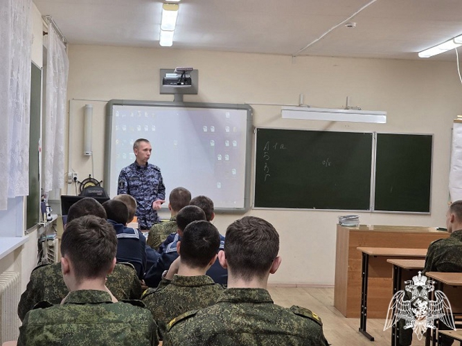 В преддверии Дня призывника карельские росгвардейцы встретились с кадетами