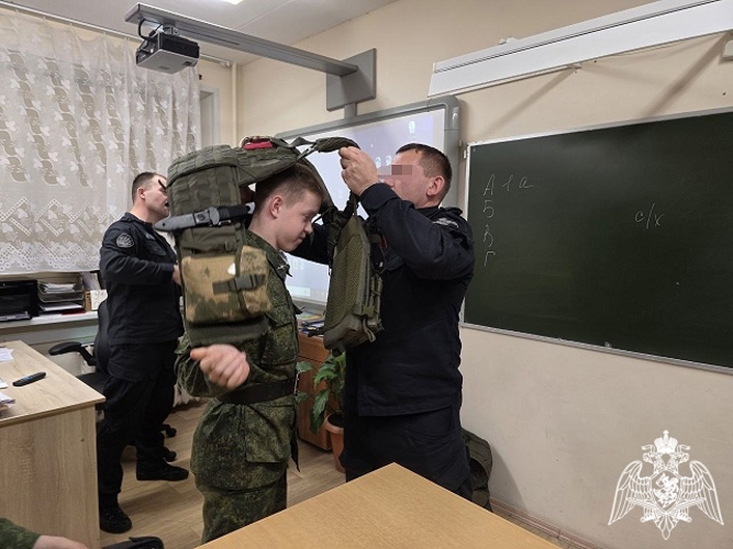 В преддверии Дня призывника карельские росгвардейцы встретились с кадетами