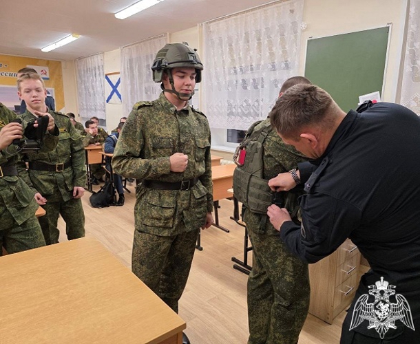 В преддверии Дня призывника карельские росгвардейцы встретились с кадетами