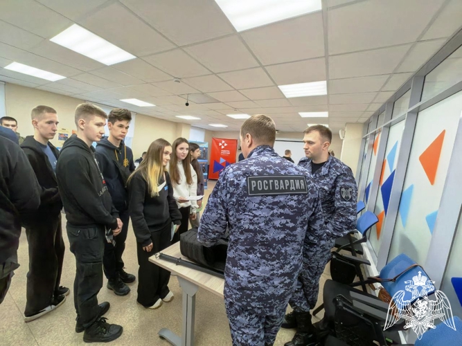 Росгвардейцы приняли участие в форуме «Профессии настоящих мужчин»