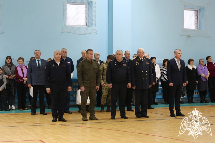 В Петрозаводске руководство регионального управления Росгвардии поздравило коллектив кадетского корпуса с юбилеем
