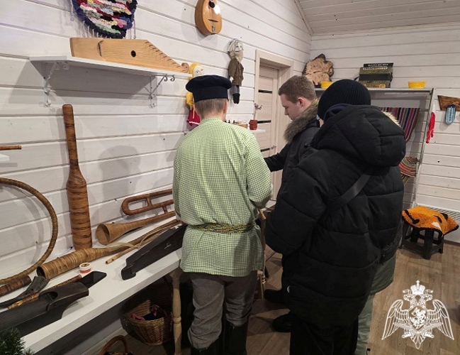 При поддержке Росгвардии и АНО «Победоносец» дети участников СВО познакомились с карельским Дедом Морозом (видео)