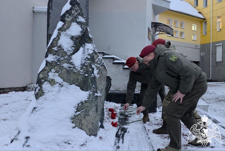 В Карелии память Героев Отечества почтили офицеры территориального управления Росгвардии