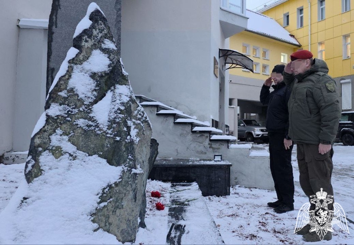 В Карелии память Героев Отечества почтили офицеры территориального управления Росгвардии