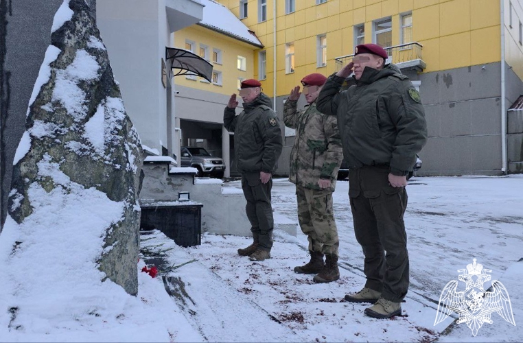 В Карелии память Героев Отечества почтили офицеры территориального управления Росгвардии
