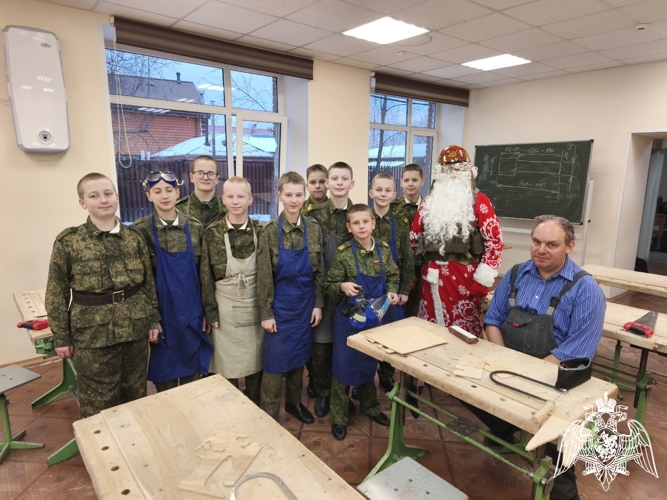 Дед Мороз специального назначения Росгвардии поздравил карельских кадет с Новым годом