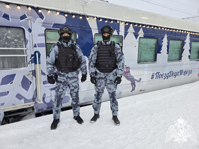 Сотрудники Росгвардии обеспечили безопасность во время визита поезда Деда Мороза в Петрозаводск