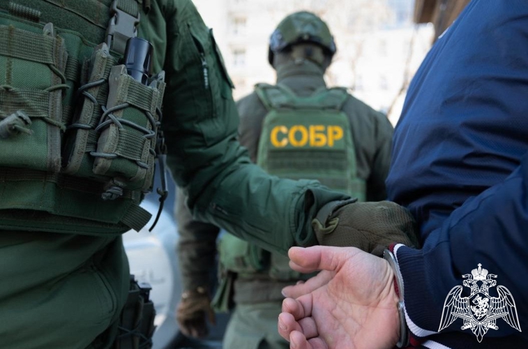 В Карелии гражданин, подозреваемый в мошенничестве, задержан при силовой поддержке СОБР Росгвардии (видео)