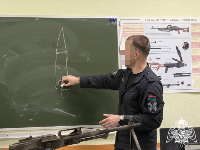 Офицеры карельского СОБРа провели экскурсию для кадет