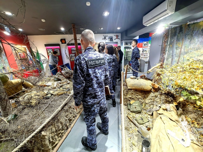 Сотрудники Росгвардии посетили Центр воинской славы в Петрозаводске