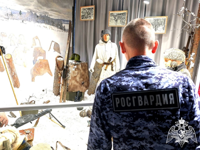 Сотрудники Росгвардии посетили Центр воинской славы в Петрозаводске
