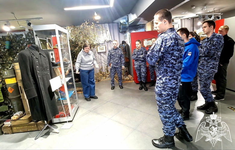 Сотрудники Росгвардии посетили Центр воинской славы в Петрозаводске