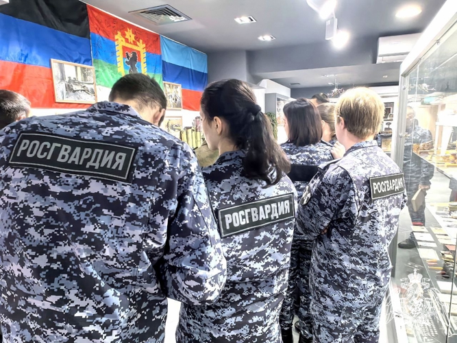 Сотрудники Росгвардии посетили Центр воинской славы в Петрозаводске