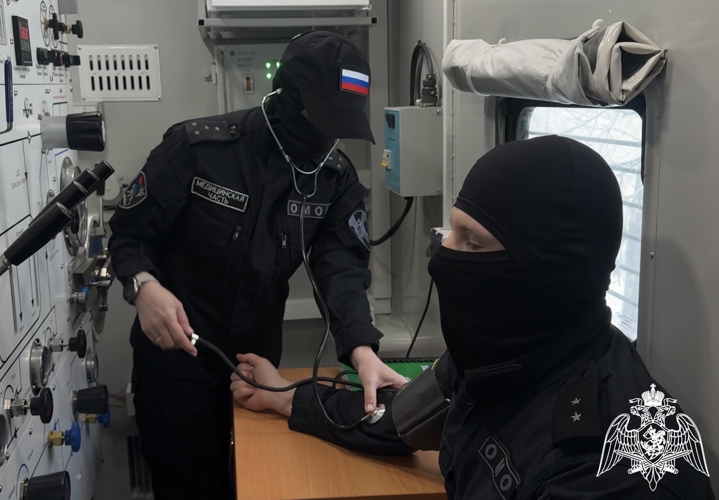 Водолазы ОМОН «Илвес» Росгвардии совершенствуют профессиональную подготовку с использованием барокамеры (видео)