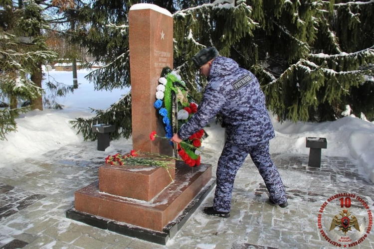 В Орзеге сотрудники Росгвардии почтили память защитников карельских рубежей 