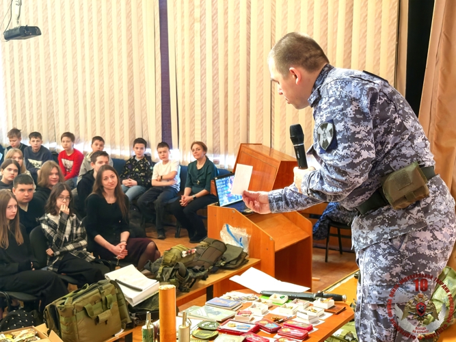 Карельские школьники знакомятся с историей становления и развития войск национальной гвардии России  