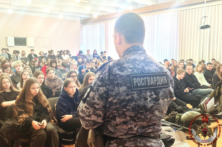 Карельские школьники знакомятся с историей становления и развития войск национальной гвардии России  