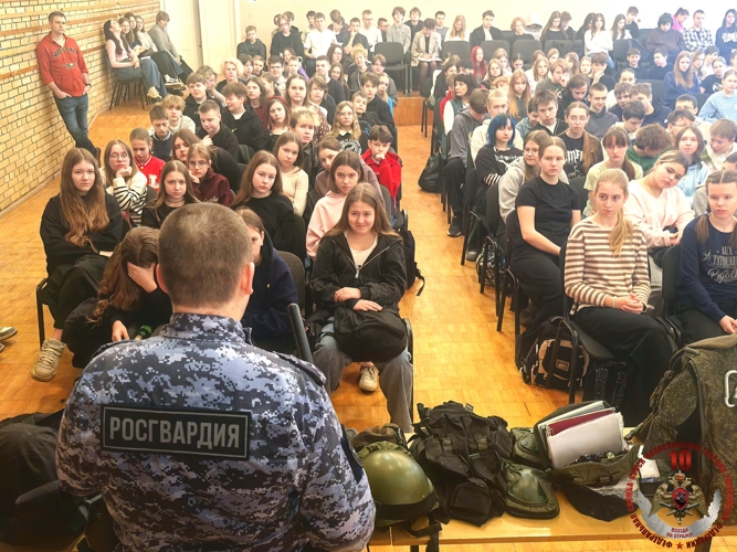 Карельские школьники знакомятся с историей становления и развития войск национальной гвардии России  