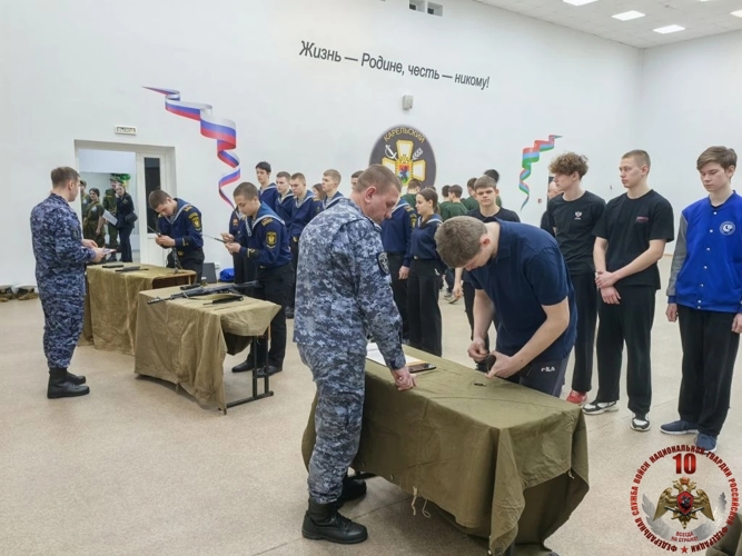 Представители Росгвардии оценили навыки первоначальной военной подготовки у молодежи на республиканской спартакиаде