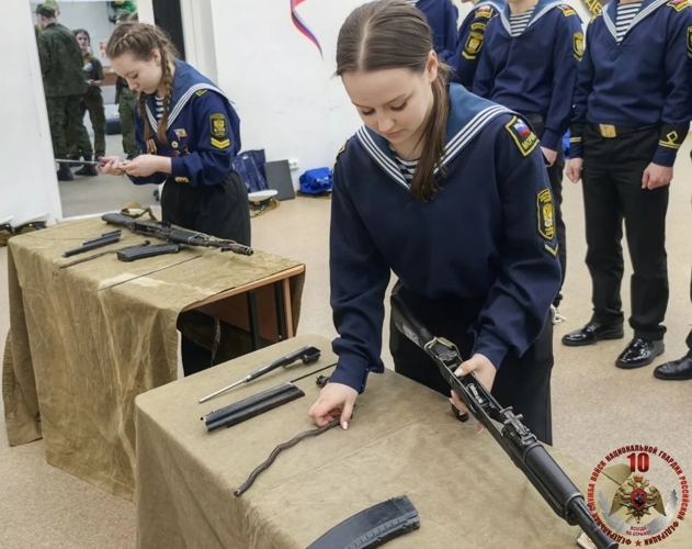 Представители Росгвардии оценили навыки первоначальной военной подготовки у молодежи на республиканской спартакиаде