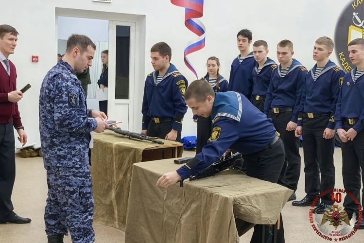 Представители Росгвардии оценили навыки первоначальной военной подготовки у молодежи на республиканской спартакиаде