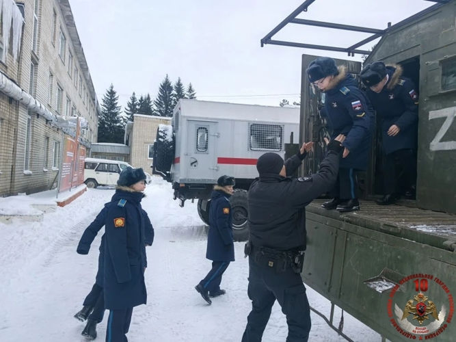 Будущие защитники Родины узнали о служебных буднях сотрудников карельского ОМОНа