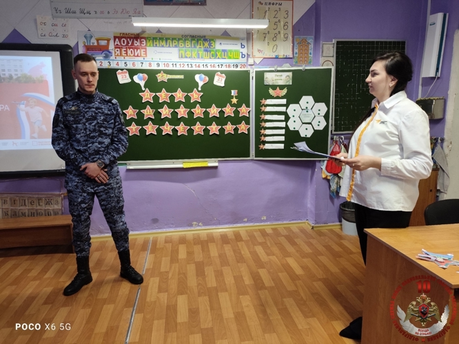 «Защитник Отечества — это призвание»: кемский росгвардеец провёл урок мужества для школьников в Рабочеоостровске
