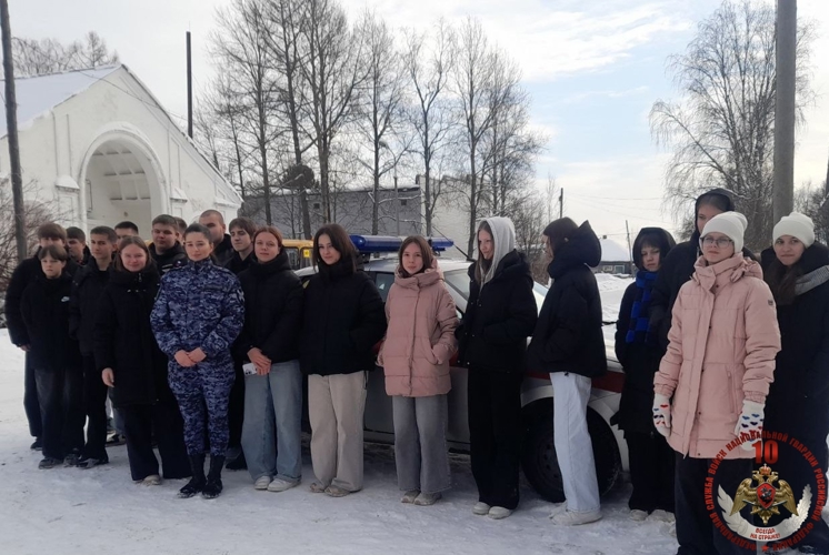 В преддверии десятилетия Росгвардия проводит Дни открытых дверей для молодежи