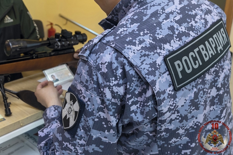 Жители Карелии добровольно сдали 9 единиц оружия сотрудникам Росгвардии