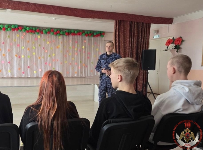«Дни Росгвардии» - сотрудники ведомства встретились с учениками школы в посёлке Новая Вилга