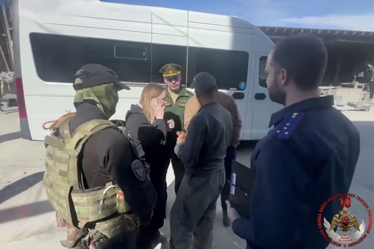 В столице Карелии при участии Росгвардии задержали иностранца, который находился в стране с нарушениями